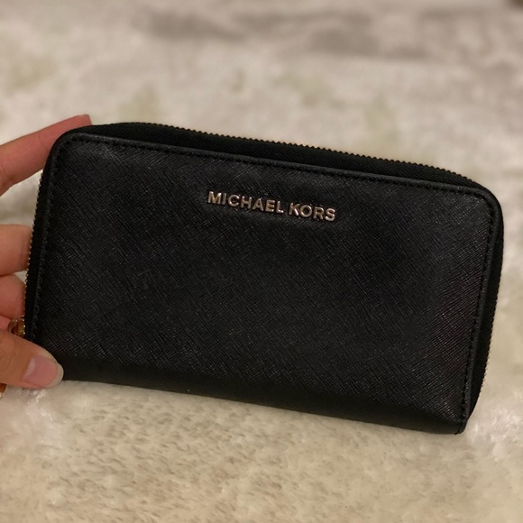 Michael Kors wallet - Picture 1 of 4